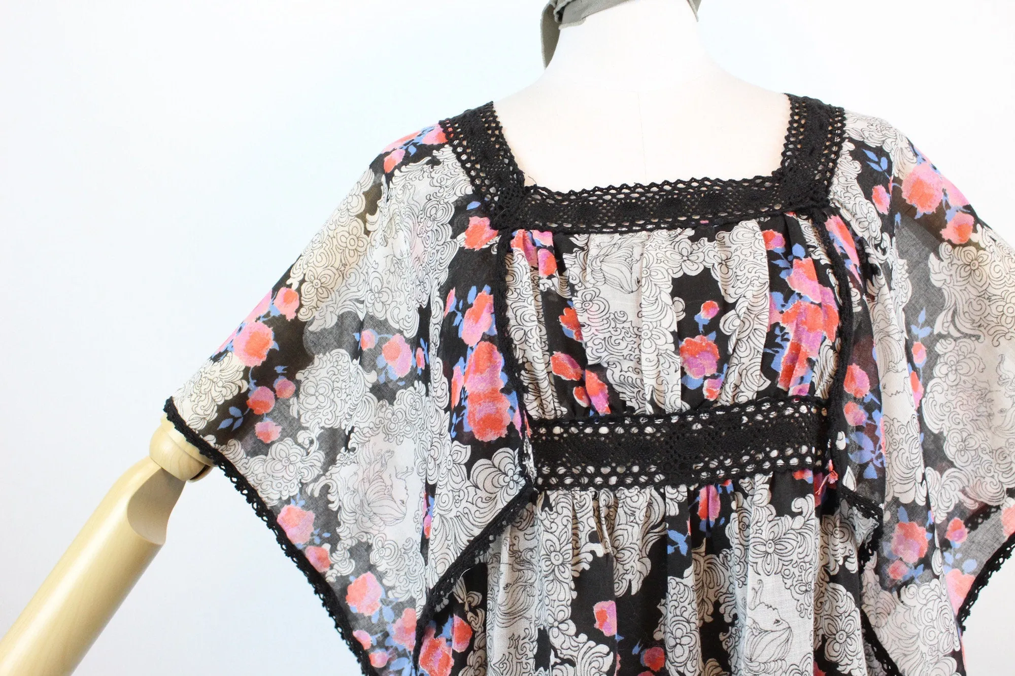 1970s FACE print art nouveau angel sleeve dress small | new fall