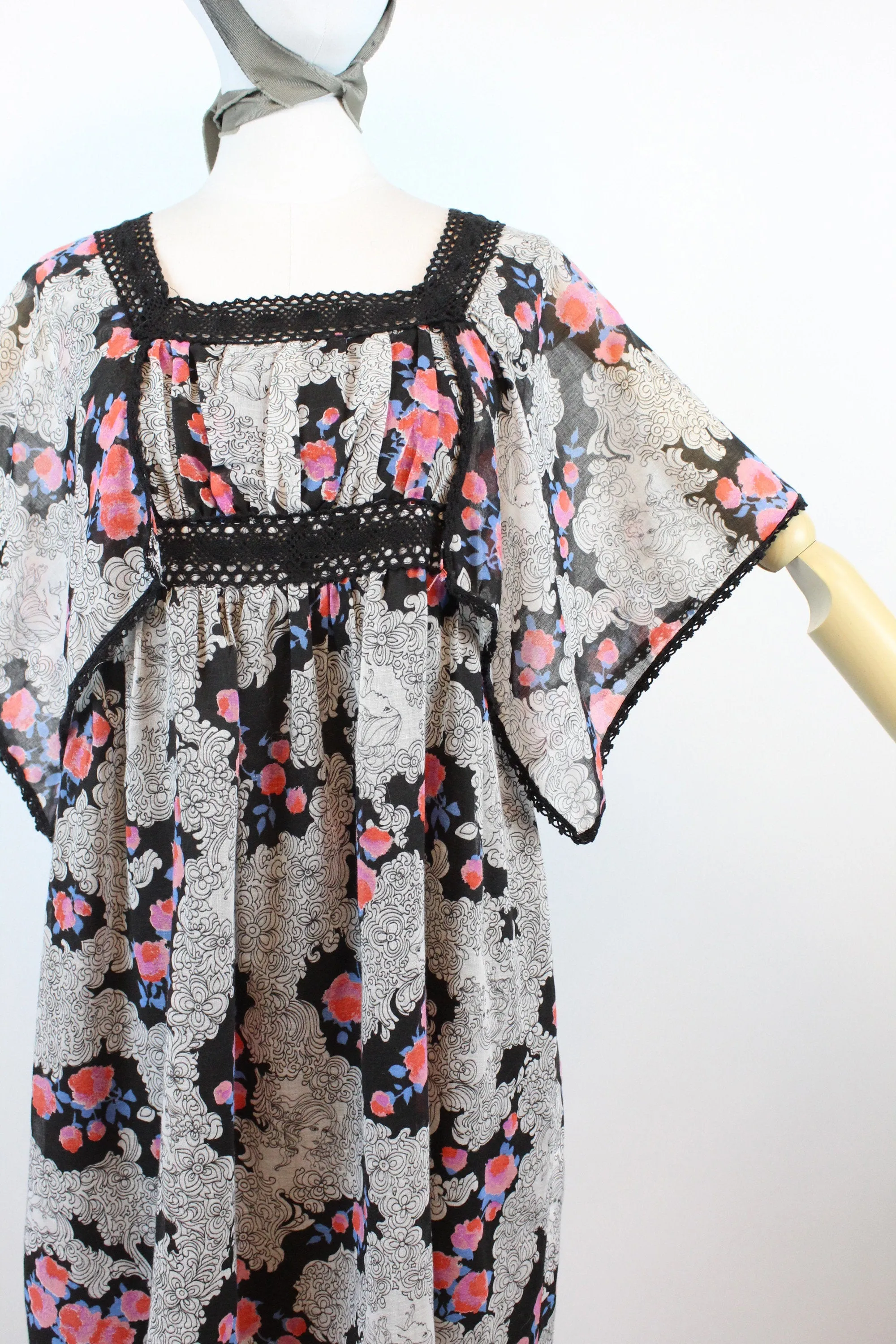1970s FACE print art nouveau angel sleeve dress small | new fall