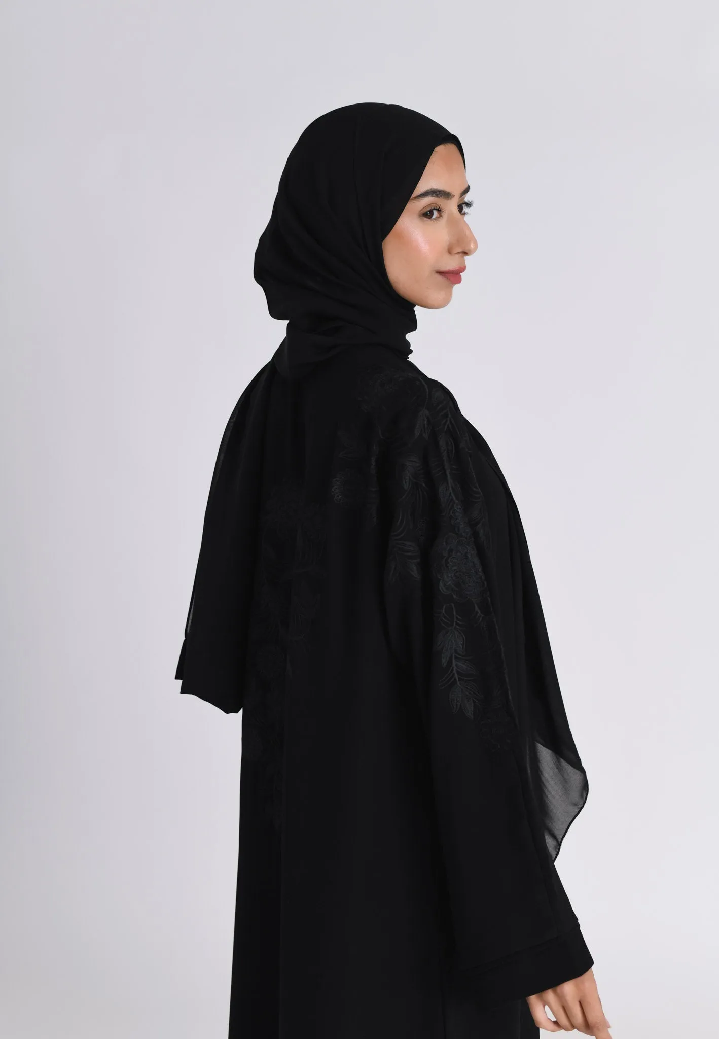 Black on Black Closed Nawra Abaya (Premium)