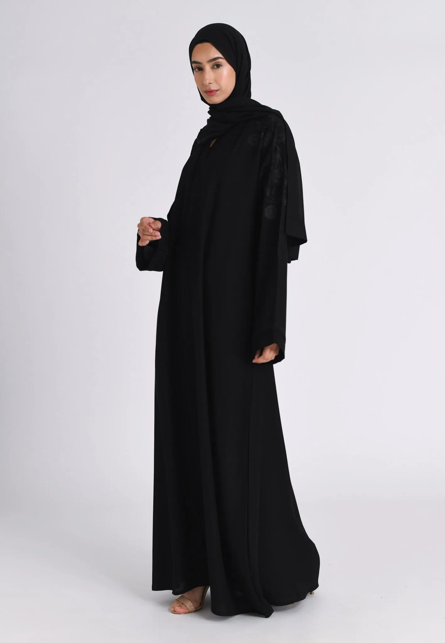 Black on Black Closed Nawra Abaya (Premium)