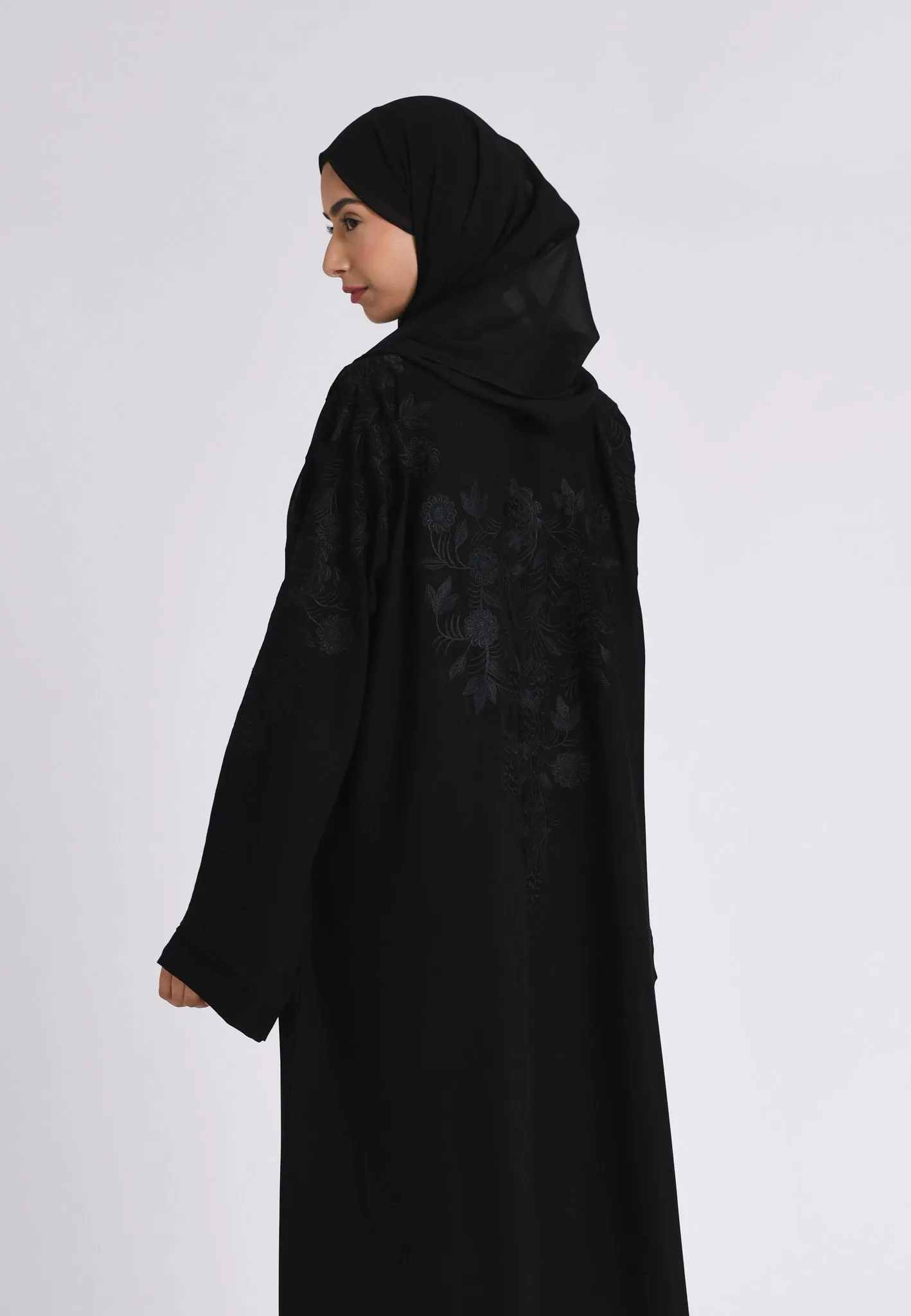 Black on Black Closed Nawra Abaya (Premium)