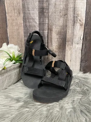 Black Sandals Flats Cme, Size 6.5