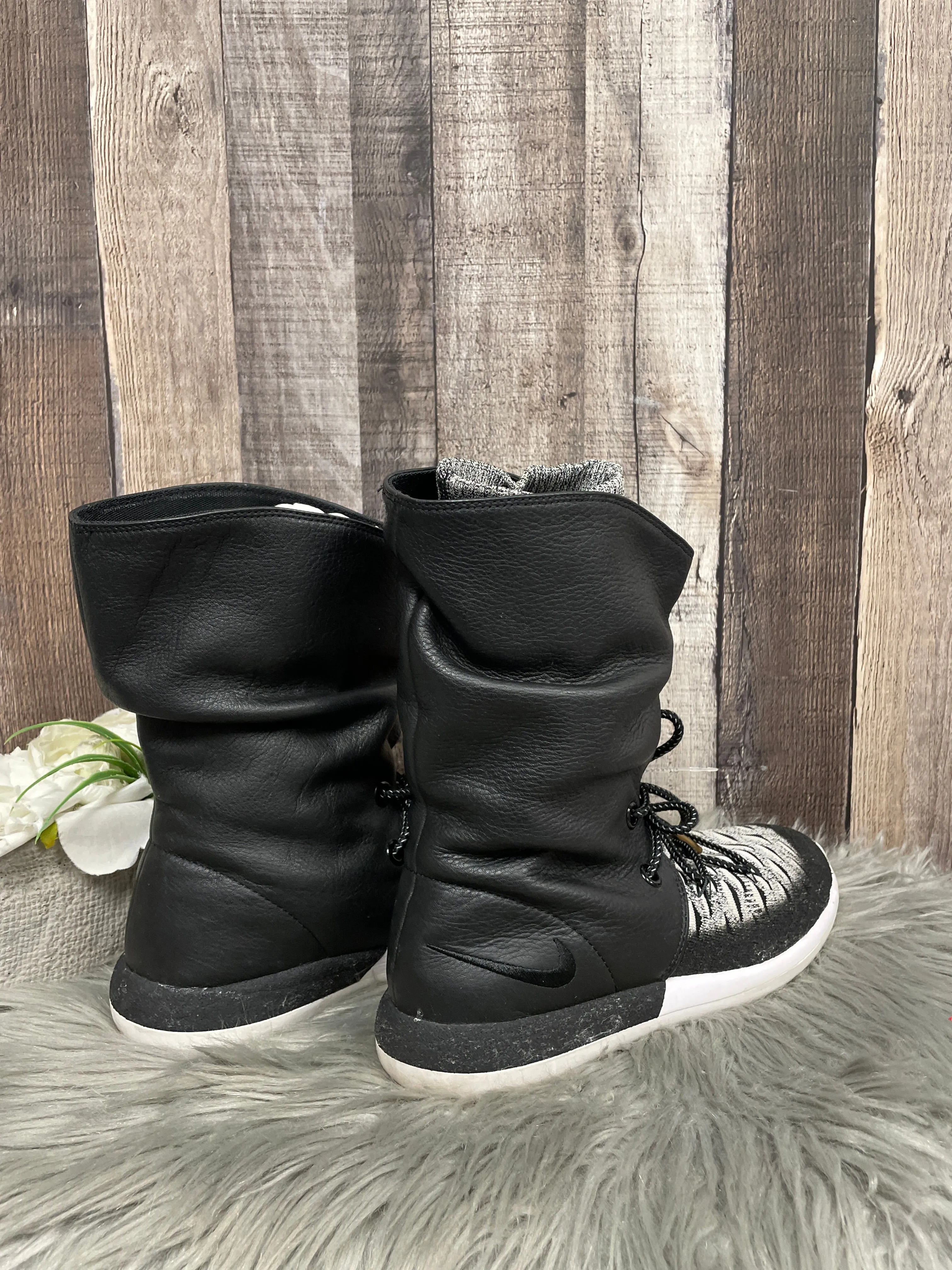 Boots Ankle Flats By Nike In Black & White, Size: 7.5