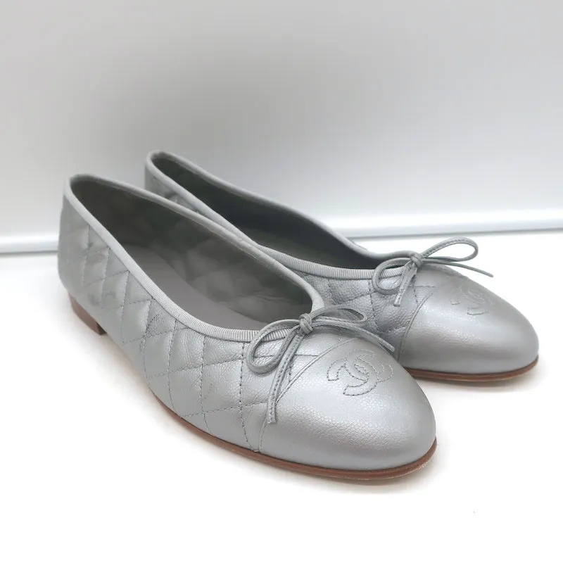 Chanel CC Cap Toe Bow Ballet Flats Silver Metallic Quilted Leather Size 41.5