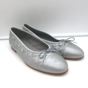 Chanel CC Cap Toe Bow Ballet Flats Silver Metallic Quilted Leather Size 41.5