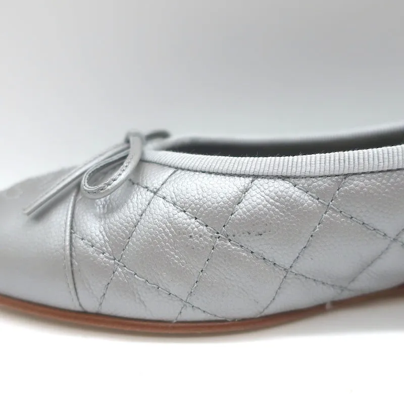 Chanel CC Cap Toe Bow Ballet Flats Silver Metallic Quilted Leather Size 41.5