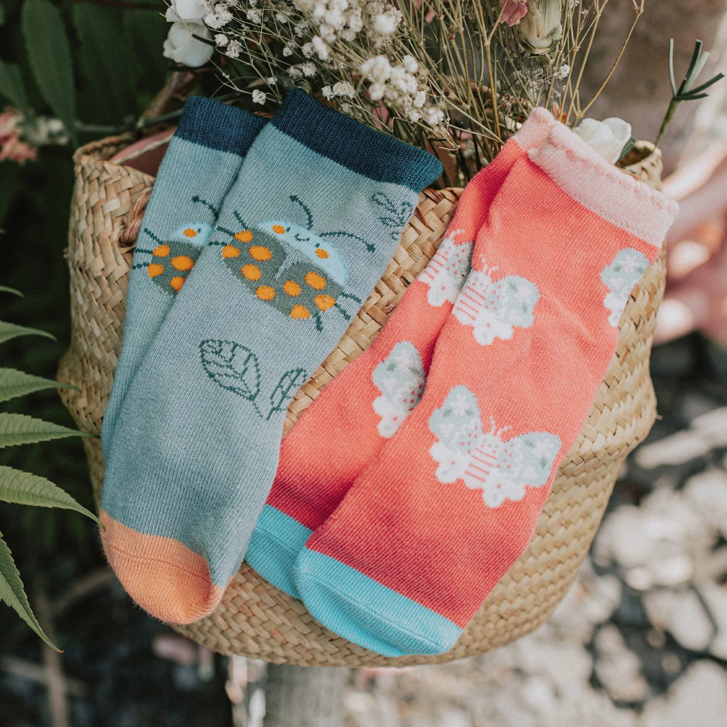 Chaussettes vertes avec un insecte, bébé || Green socks with an insect, baby
