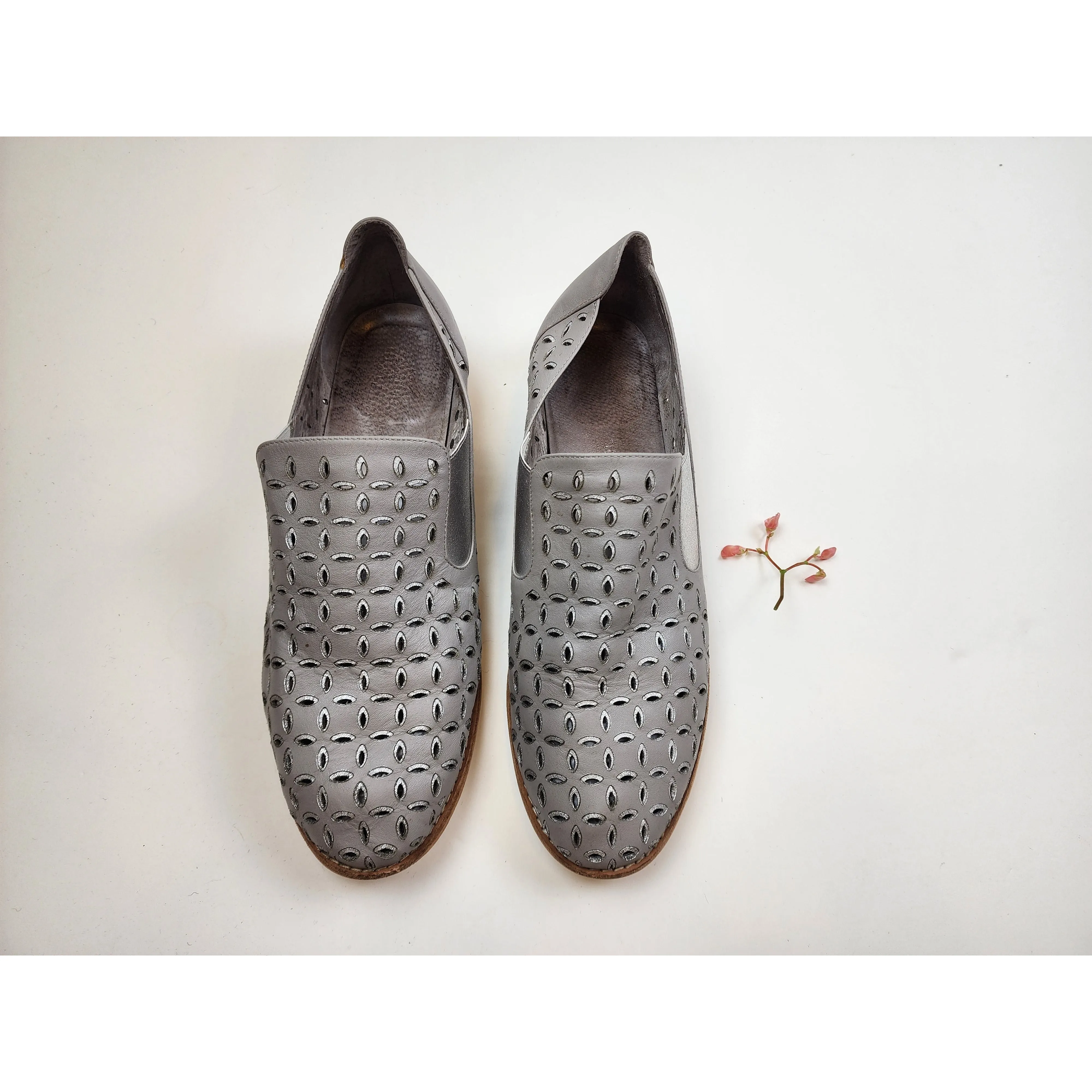 Django & Juliette grey leather flats "America" with silver lined perforations size 41