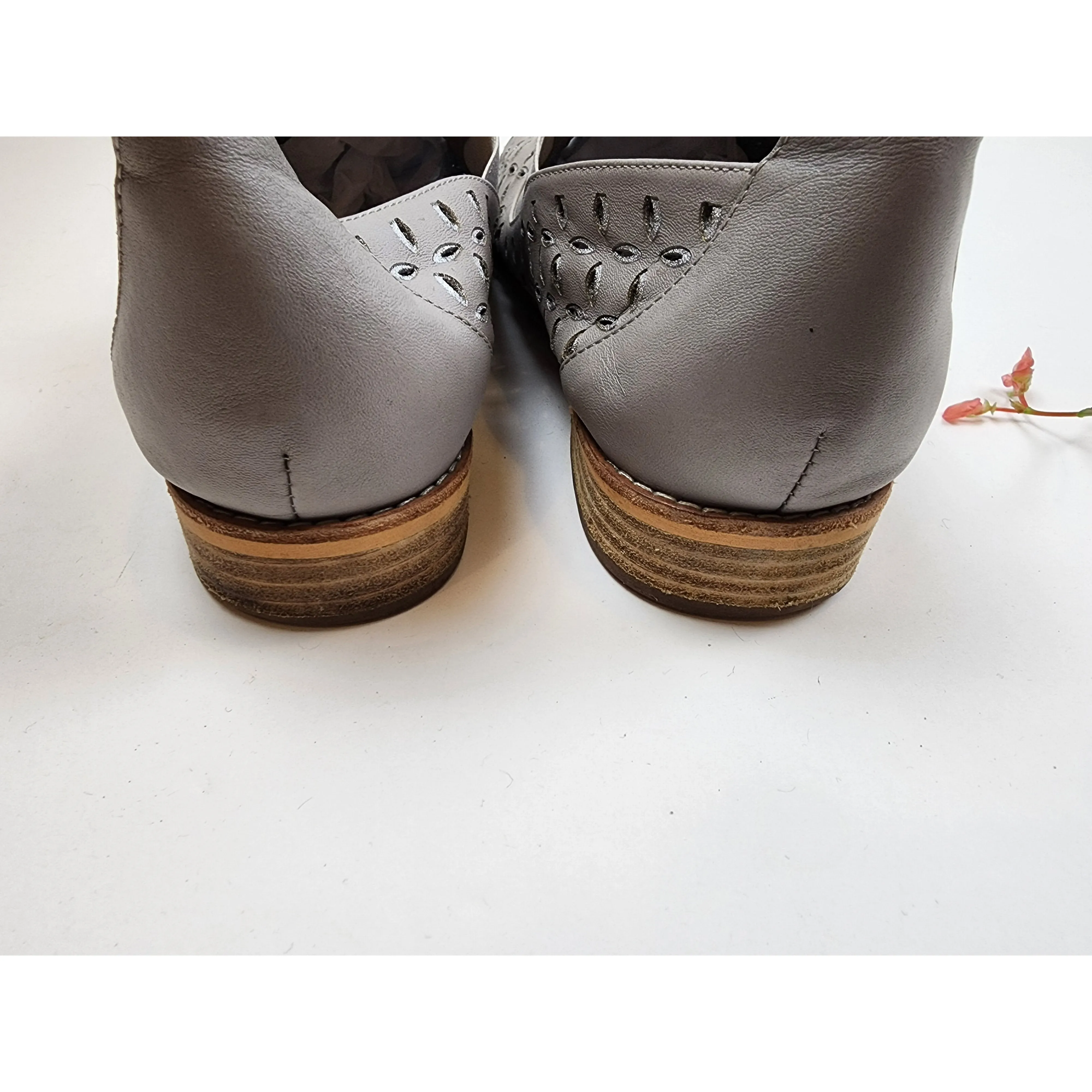 Django & Juliette grey leather flats "America" with silver lined perforations size 41