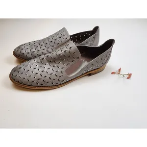 Django & Juliette grey leather flats "America" with silver lined perforations size 41
