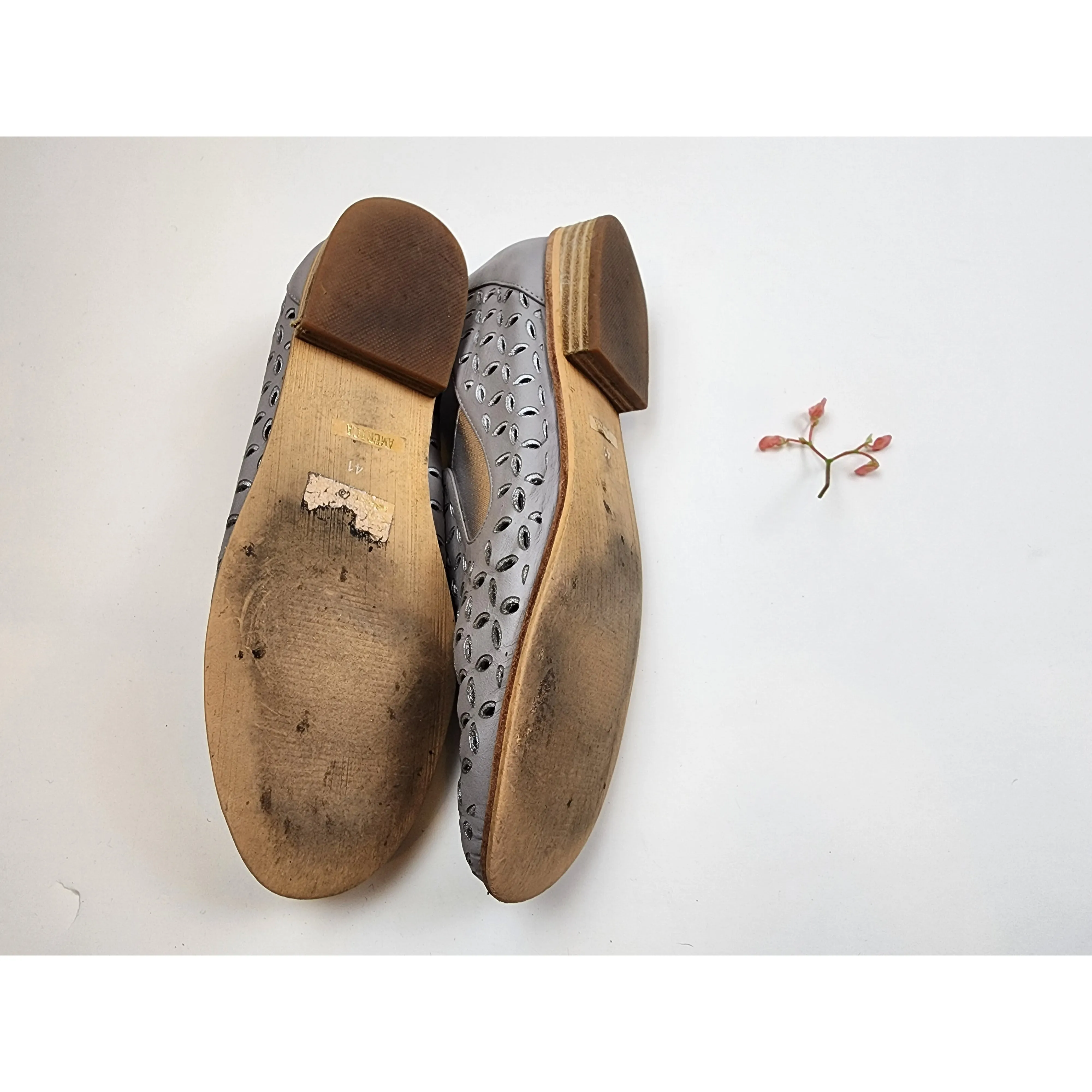 Django & Juliette grey leather flats "America" with silver lined perforations size 41