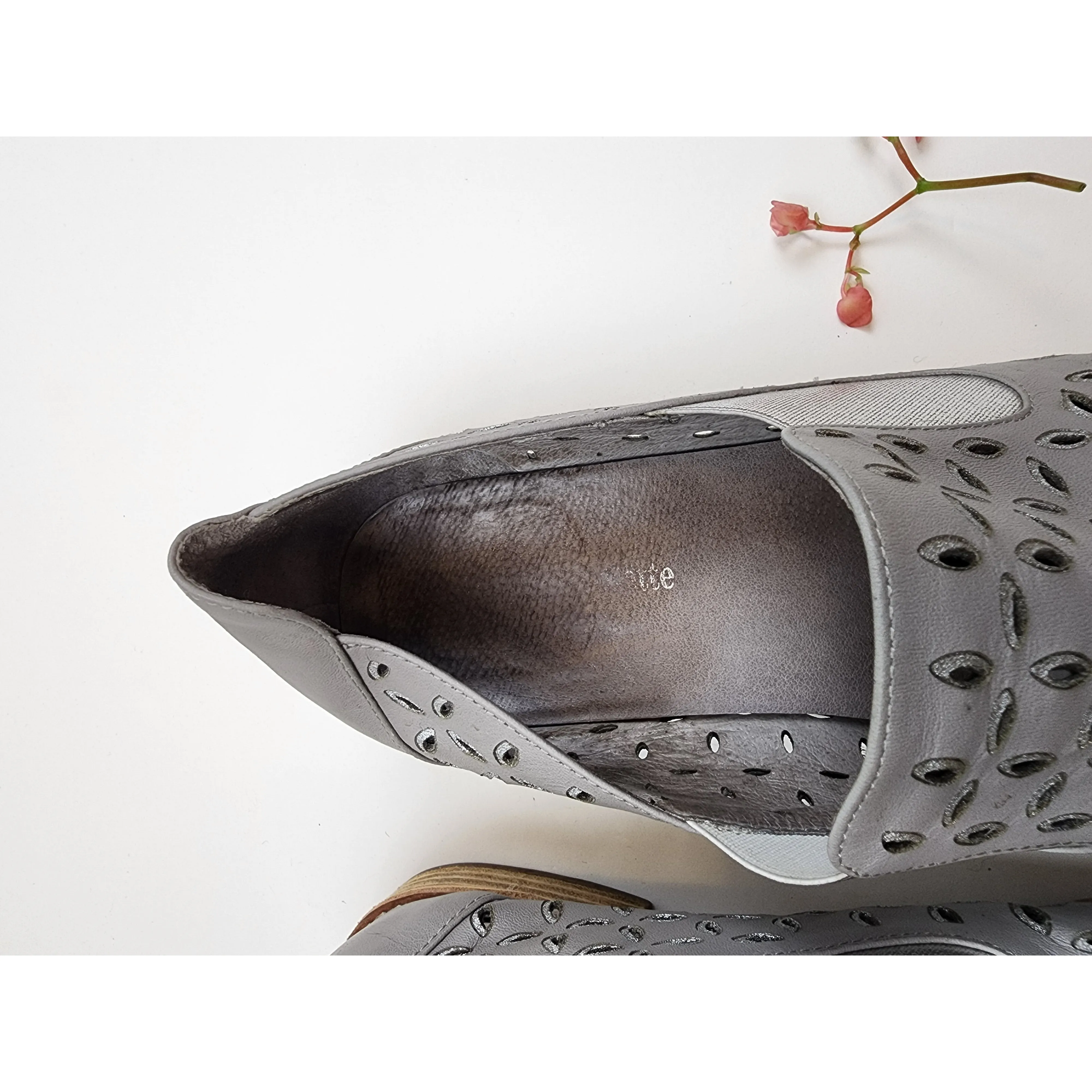 Django & Juliette grey leather flats "America" with silver lined perforations size 41