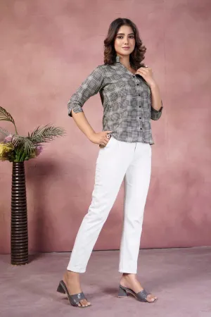 FRILLFIT Urban Monochrome Elegance – Checkered Shirt with White Trousers