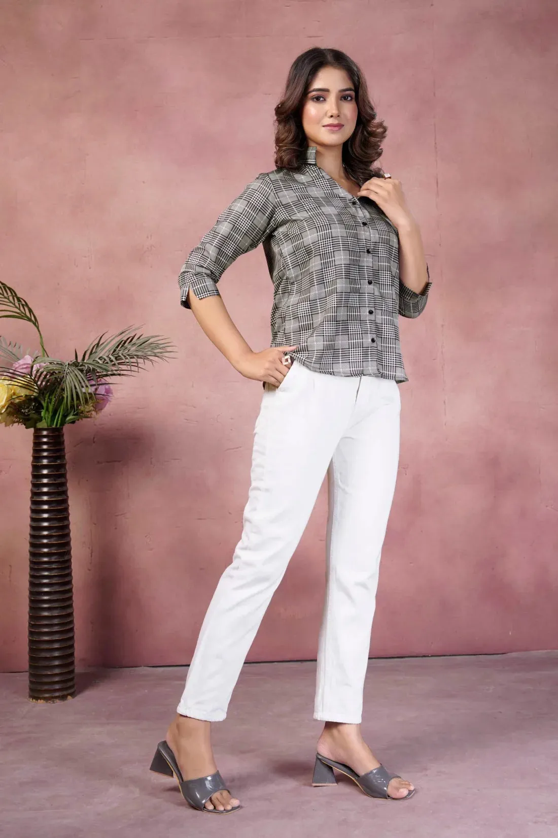 FRILLFIT Urban Monochrome Elegance – Checkered Shirt with White Trousers