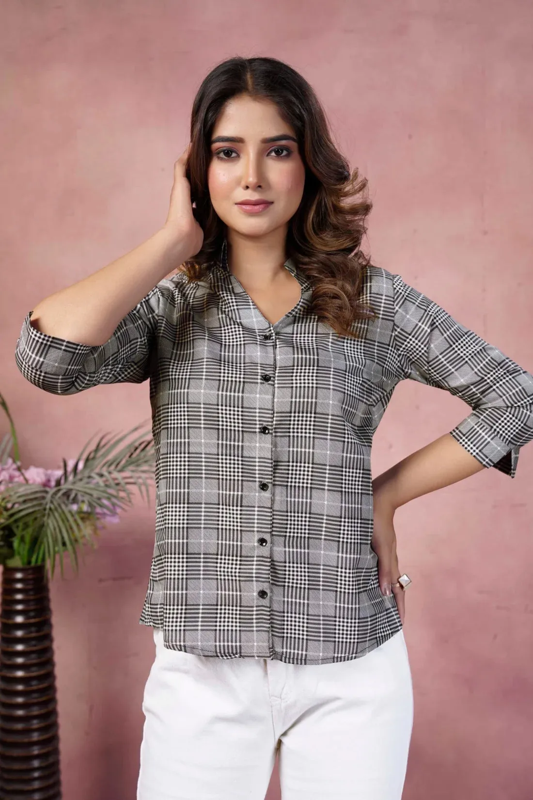 FRILLFIT Urban Monochrome Elegance – Checkered Shirt with White Trousers