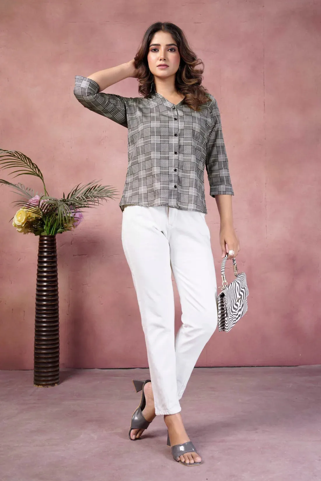 FRILLFIT Urban Monochrome Elegance – Checkered Shirt with White Trousers