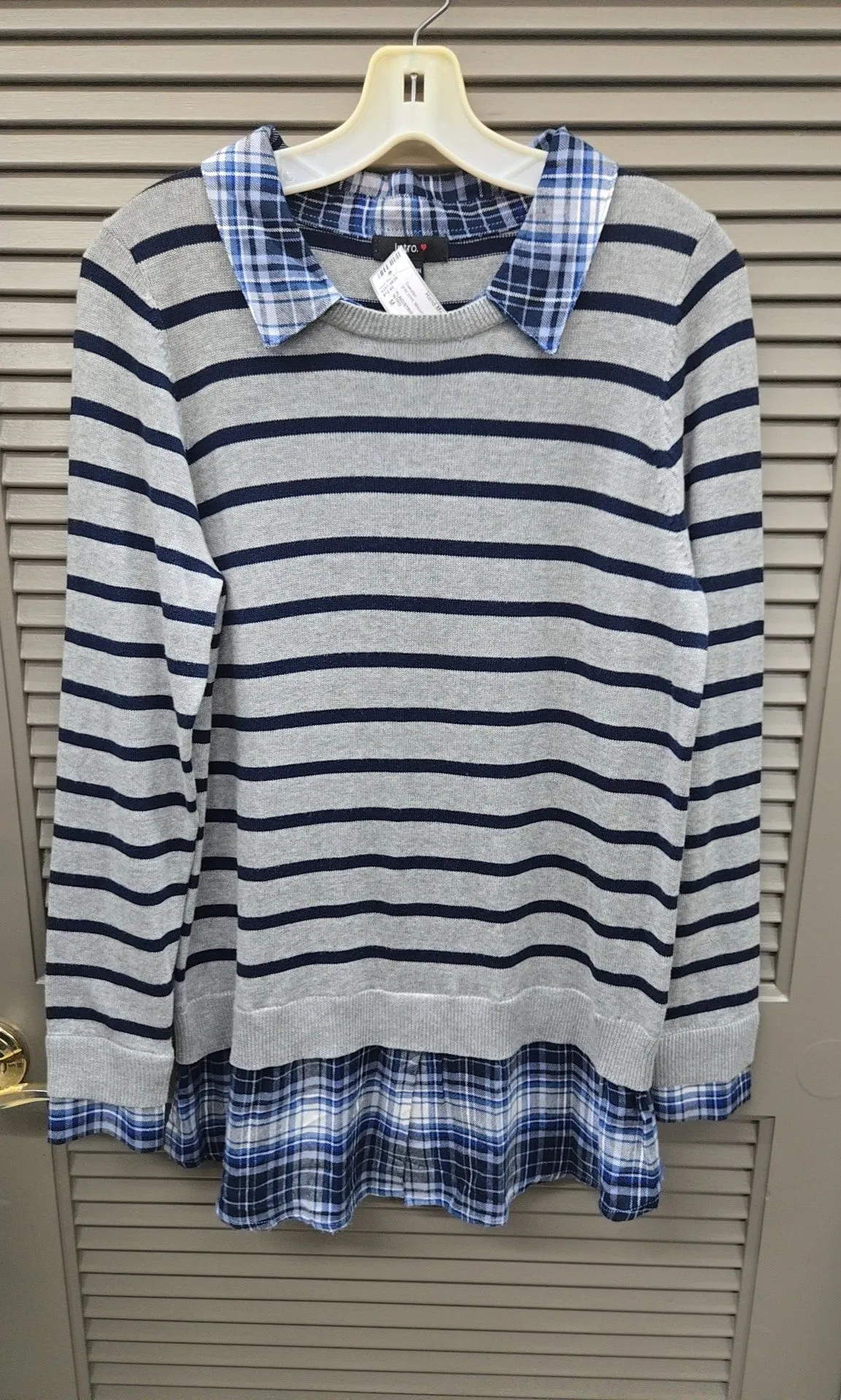 INTRO Size M Sweater