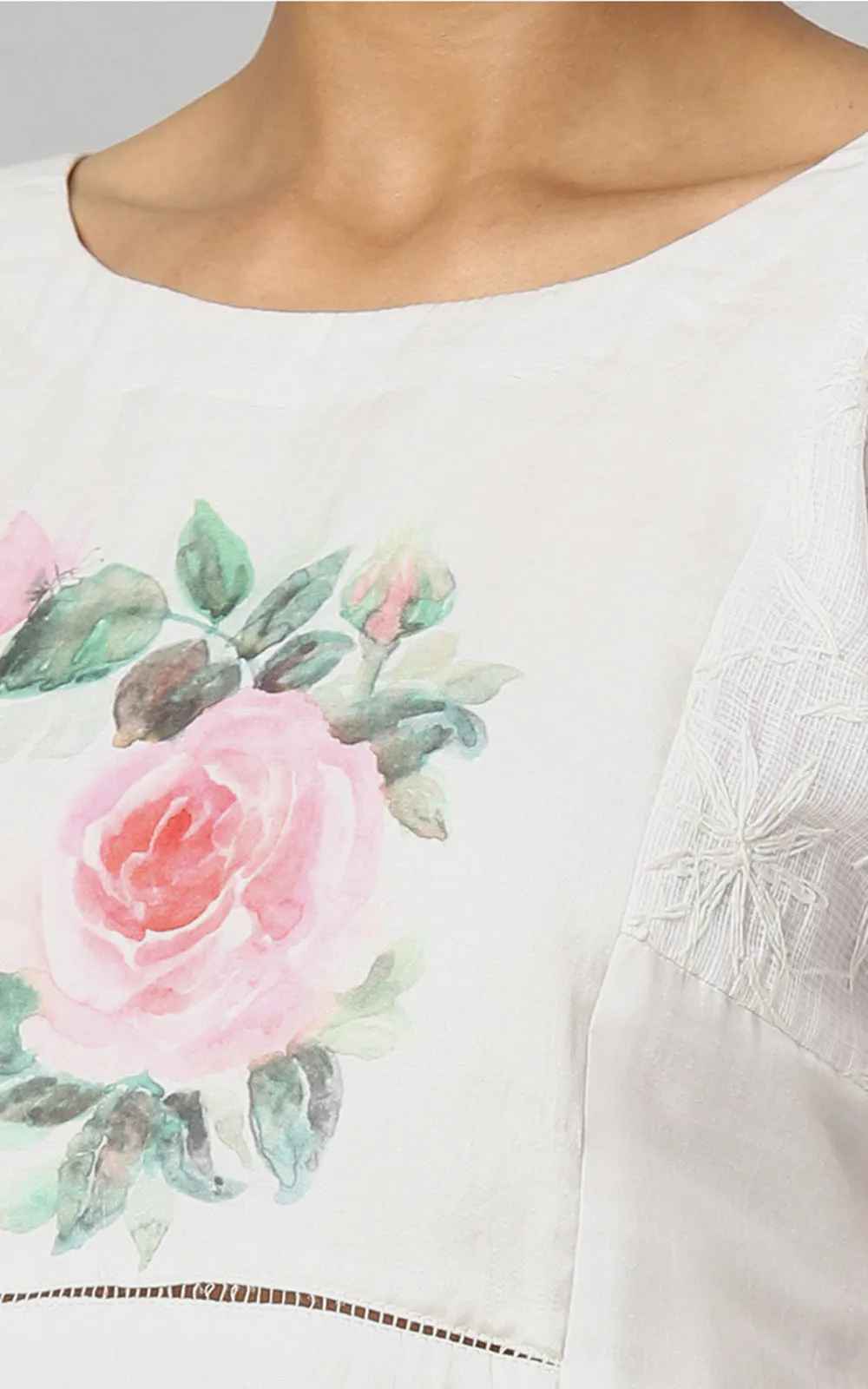 IVORY WHITE KURTA WITH CHIKAN WORK DETAILING