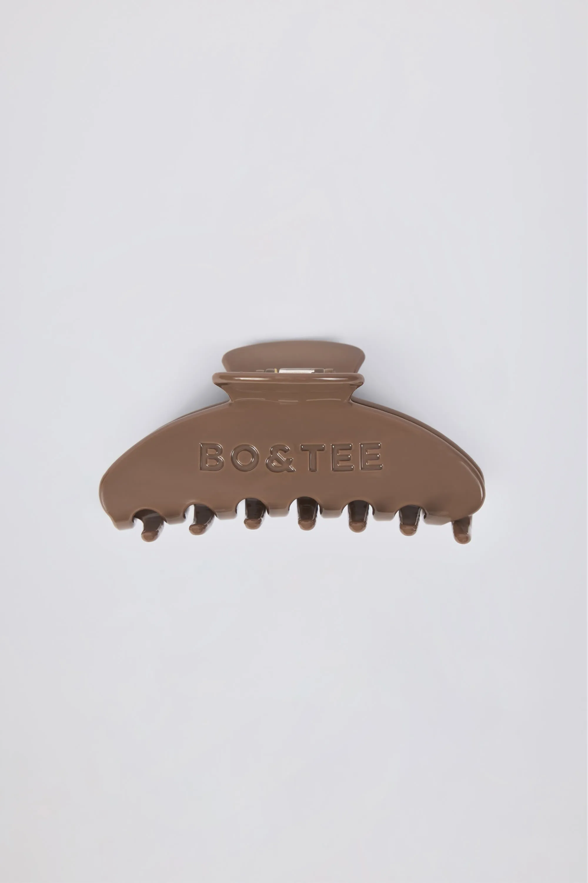 Medium Claw Clip in Mocha