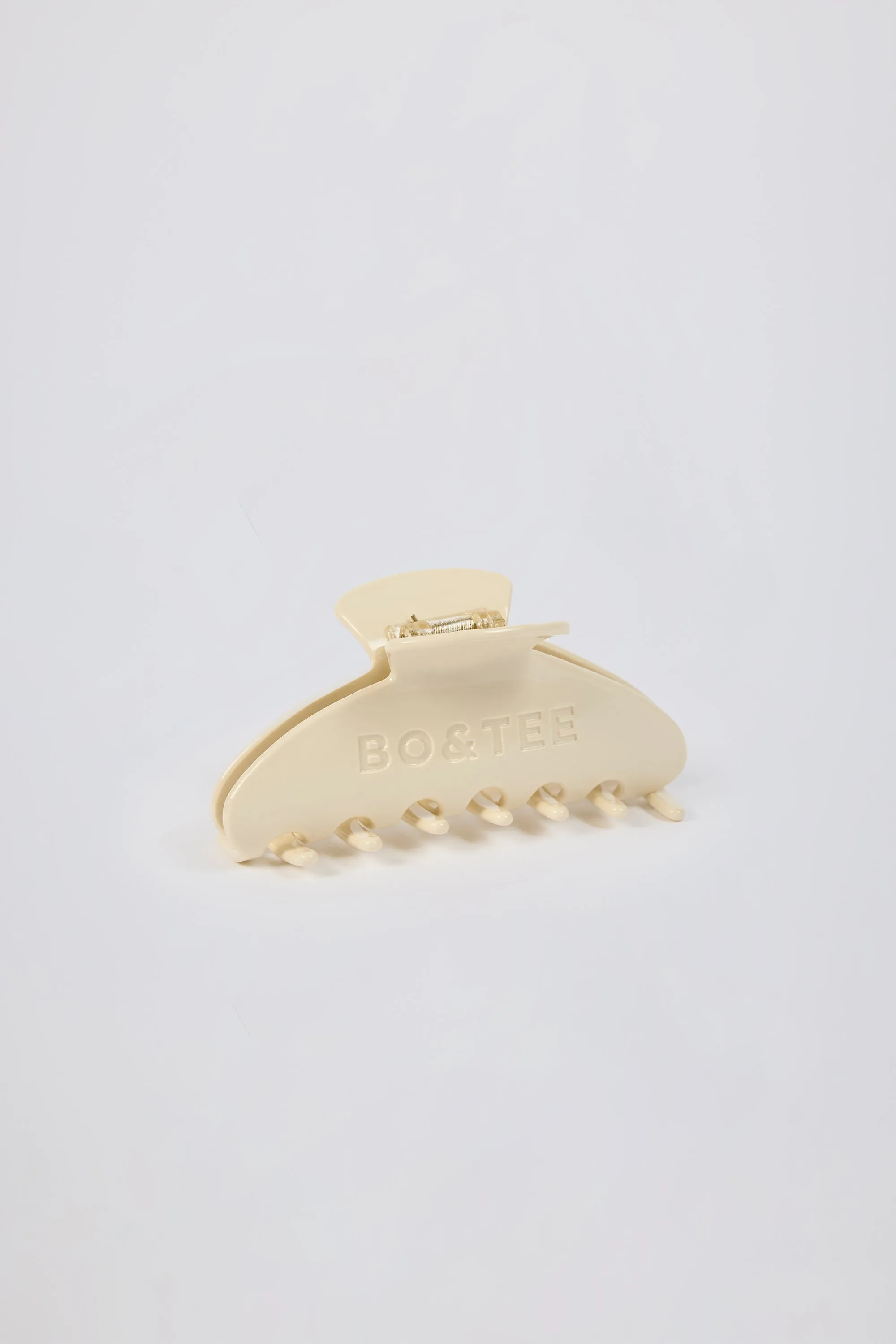 Medium Claw Clip in White