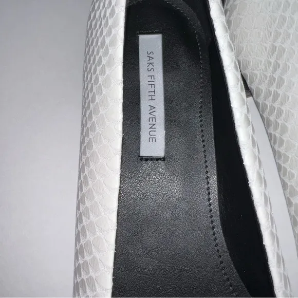 NWOT SAKS FIFTH AVENUE Snake-Embossed White Leather Ballet Flats Size 8.5M NWOB