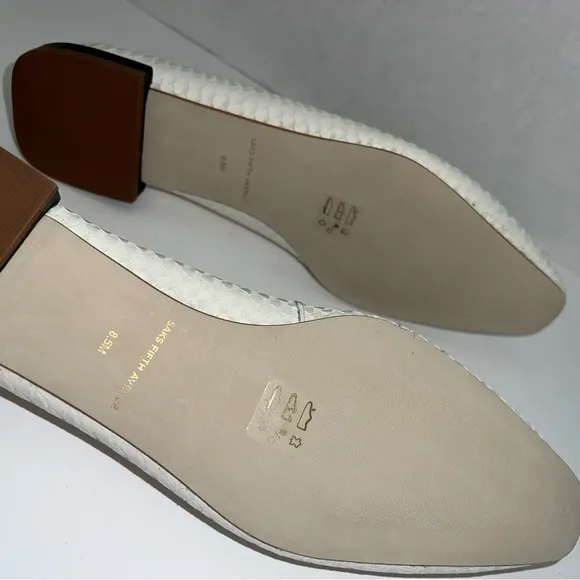 NWOT SAKS FIFTH AVENUE Snake-Embossed White Leather Ballet Flats Size 8.5M NWOB