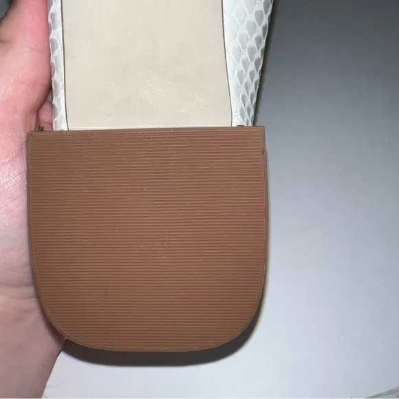 NWOT SAKS FIFTH AVENUE Snake-Embossed White Leather Ballet Flats Size 8.5M NWOB