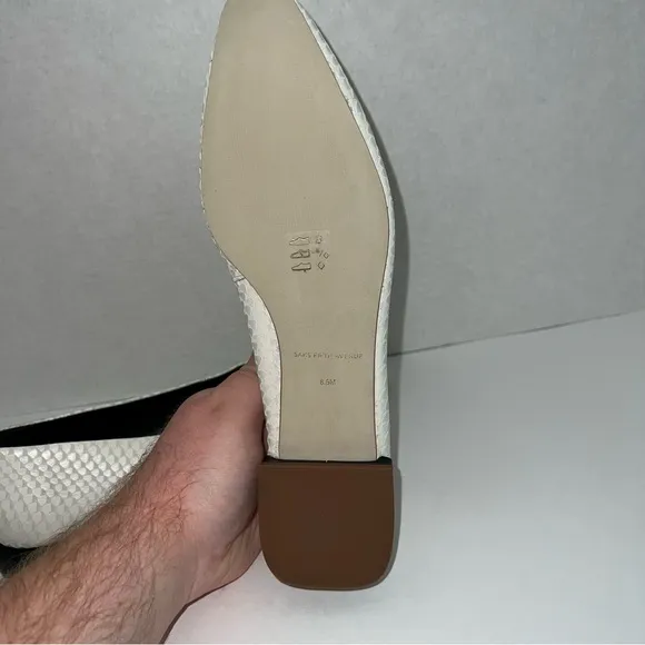 NWOT SAKS FIFTH AVENUE Snake-Embossed White Leather Ballet Flats Size 8.5M NWOB