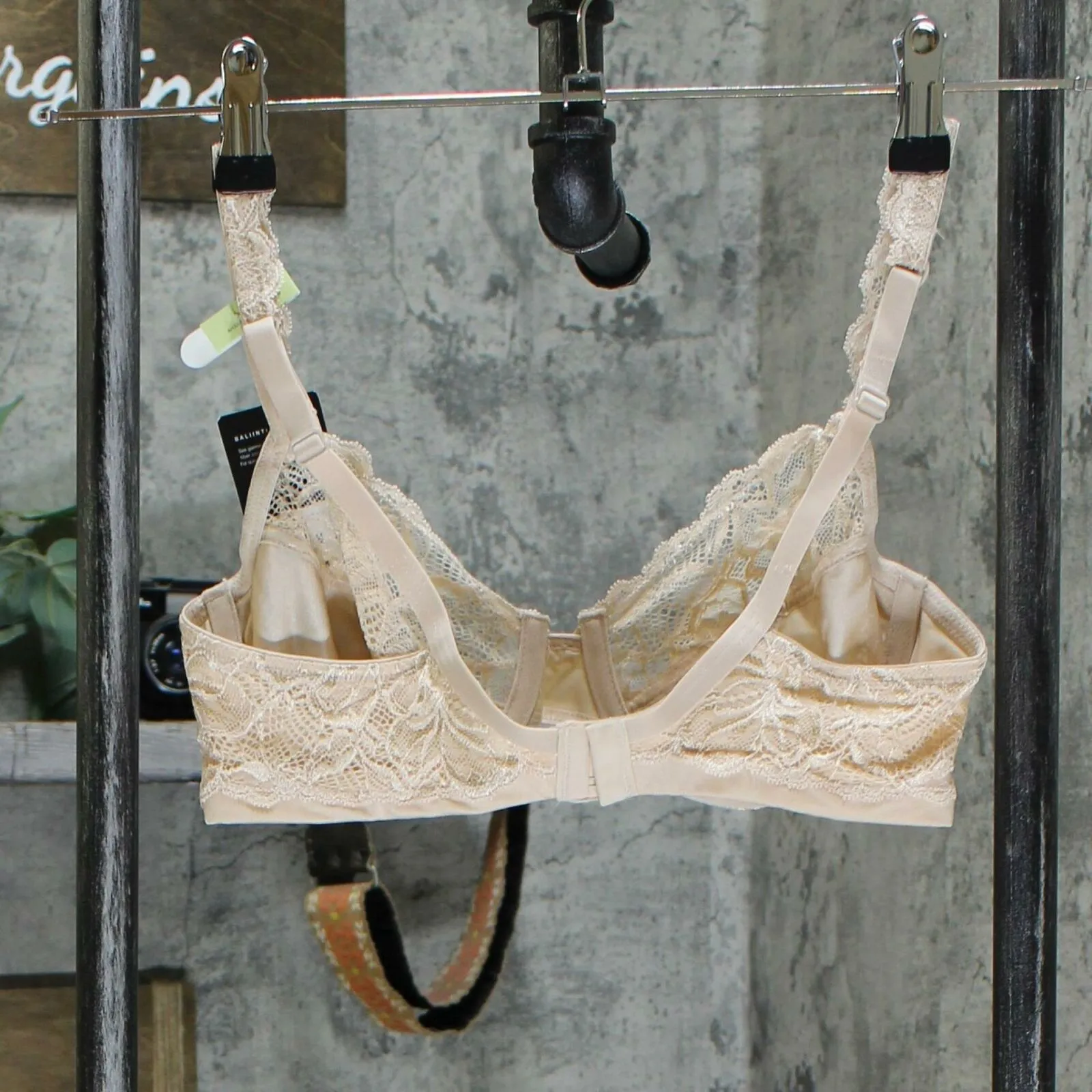 NWT Bali Women's Lace Desire 2 Ply Underwire Bra. DF6543 34B
