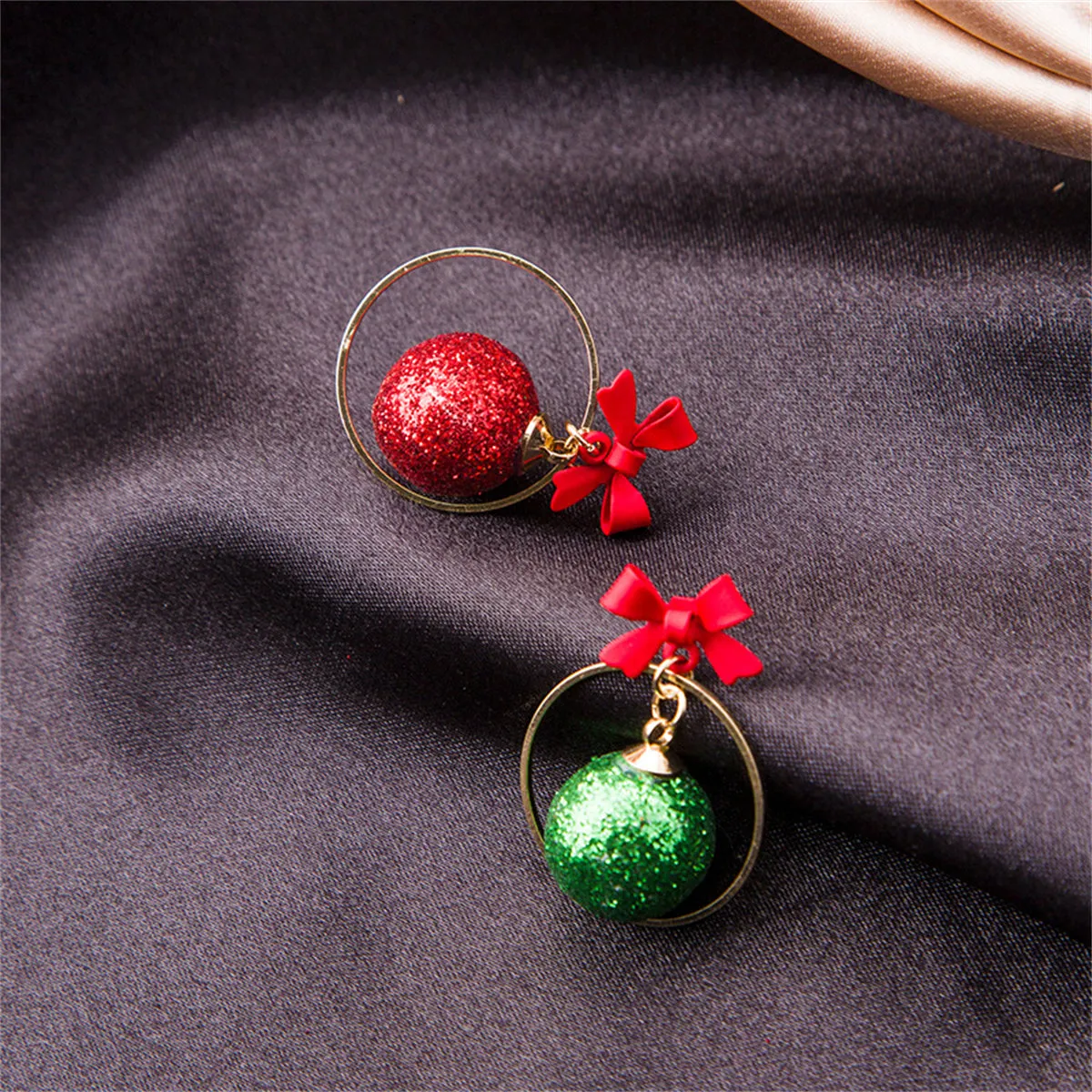 Red & Green Bow Ball Circle Mismatch Drop Earrings
