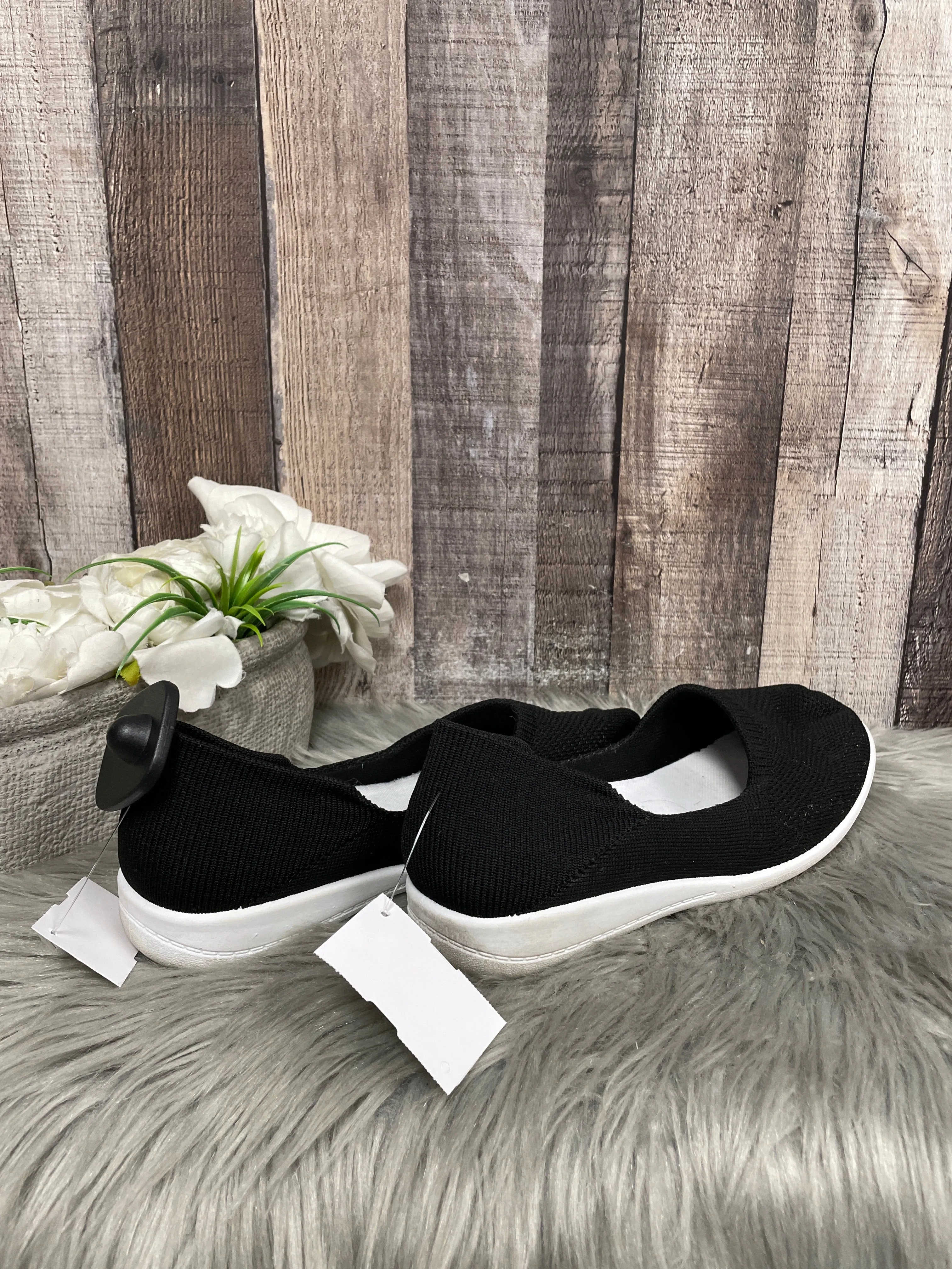 Shoes Flats By Cme In Black & White, Size: 10