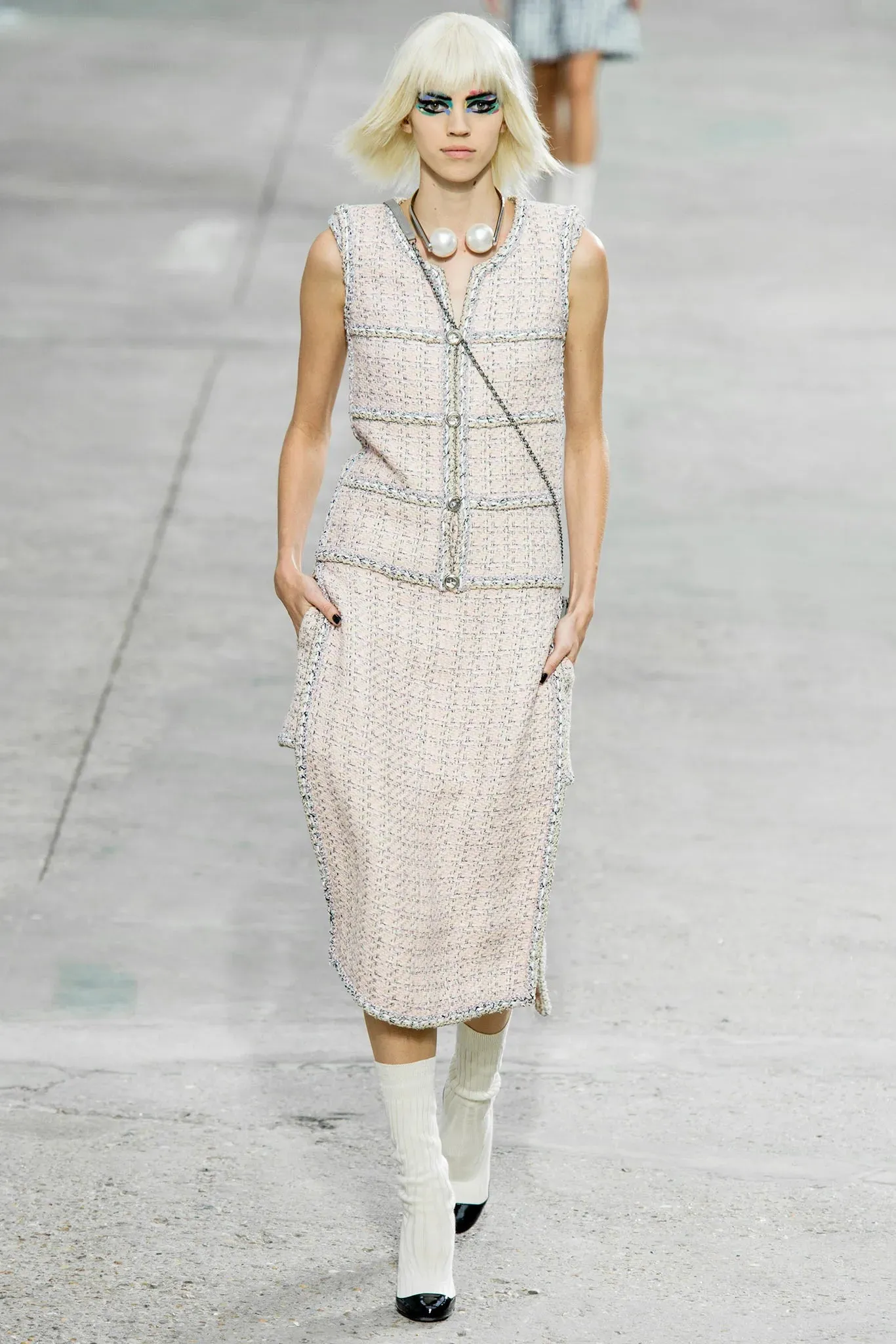 Spring 2014 Chanel by Karl Lagerfeld Runway Look 7 Pink Tweed & Silver Detailed Skirt