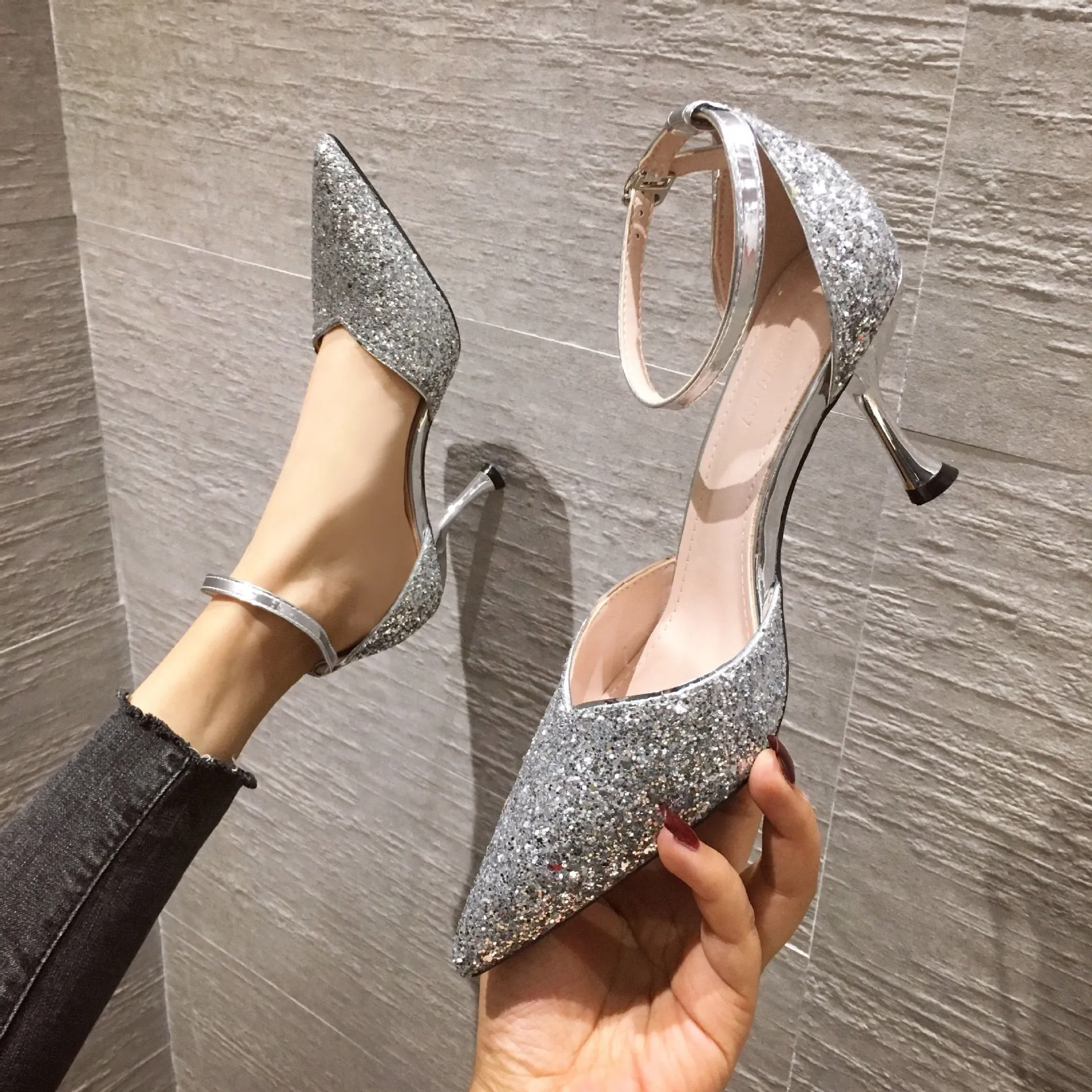Thin heel hollow pointed wedding shoes
