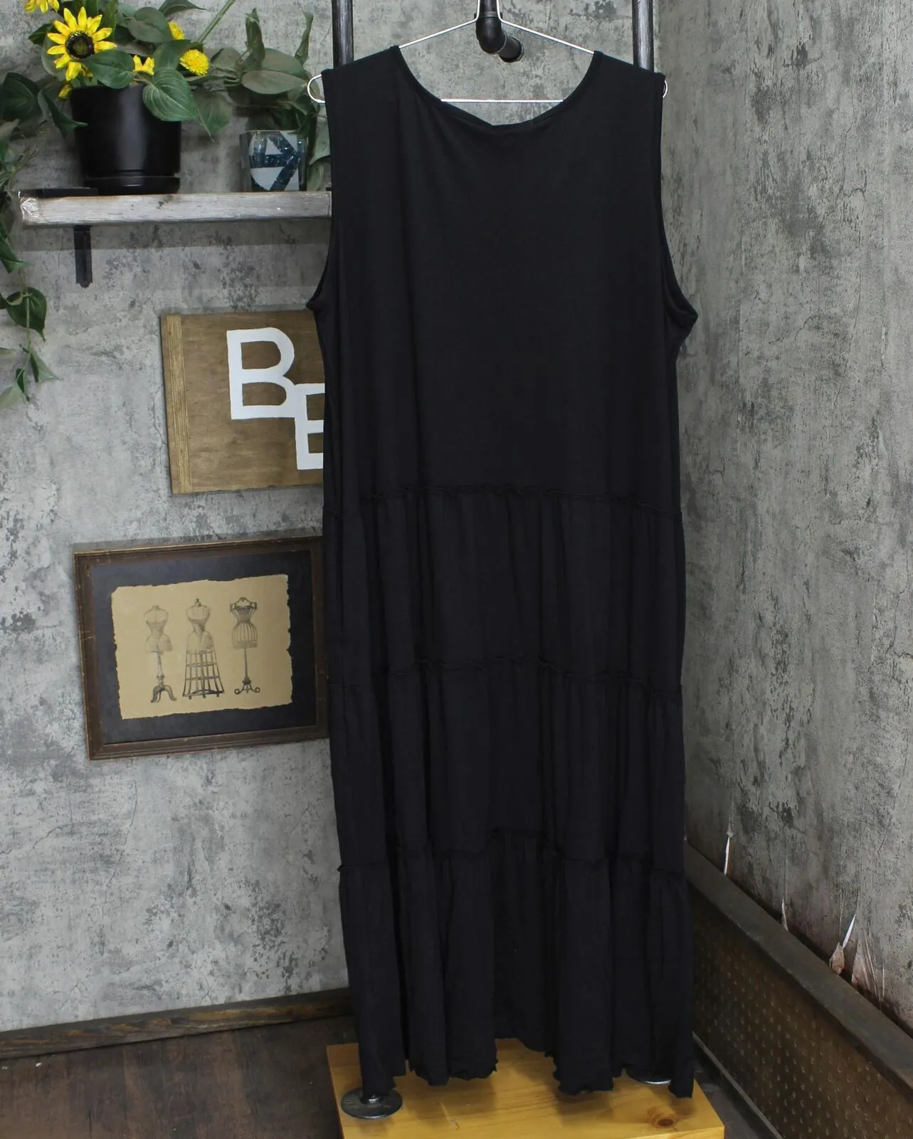 White Mark Women's Plus Size Scoop Neck Tiered Midi Dress PS315