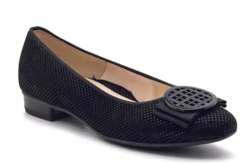 WOMEN'S ARA BAMBI FLAT | BLACK PUNTIKID