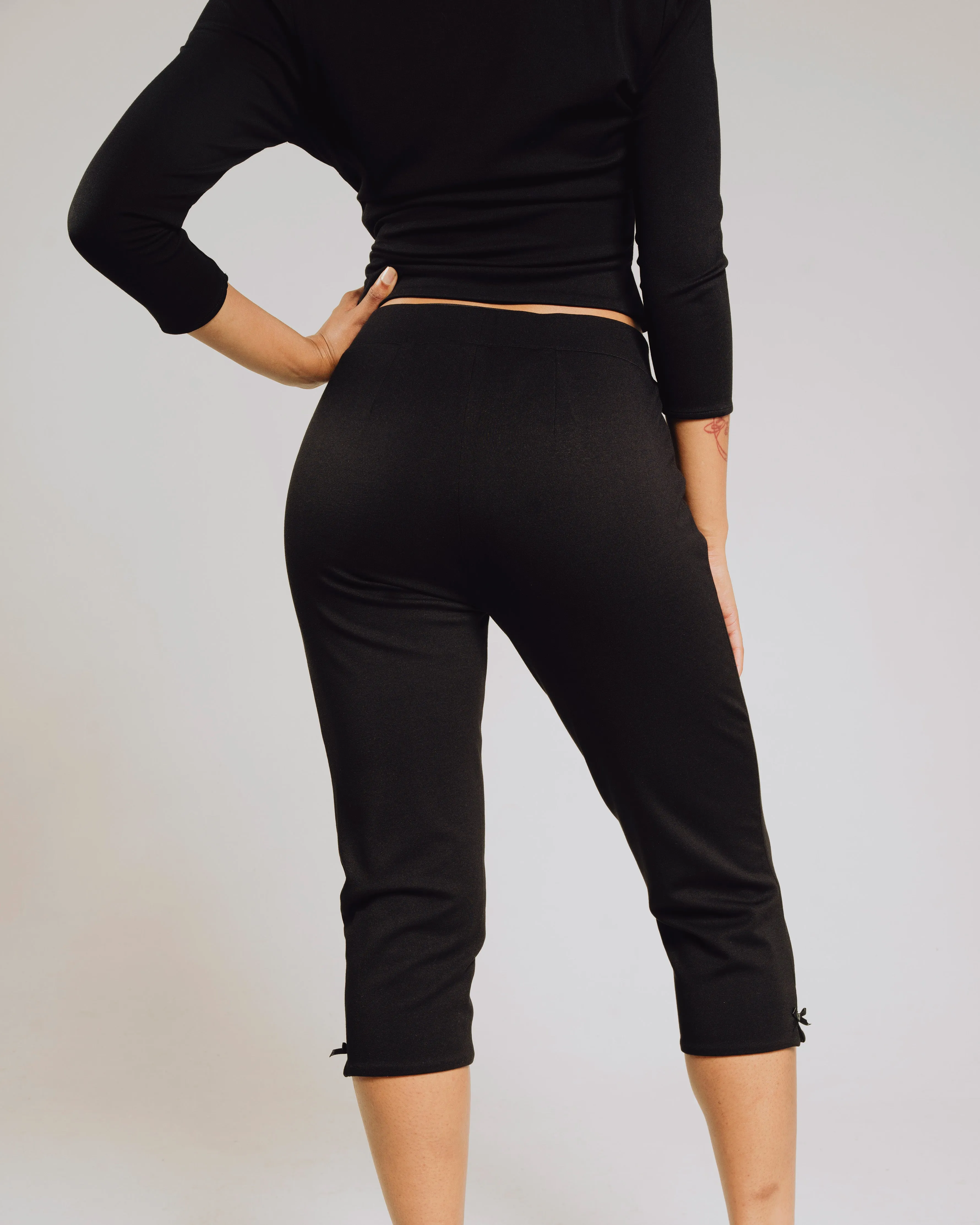 WOMEN'S CARIA CAPRI PANTS
