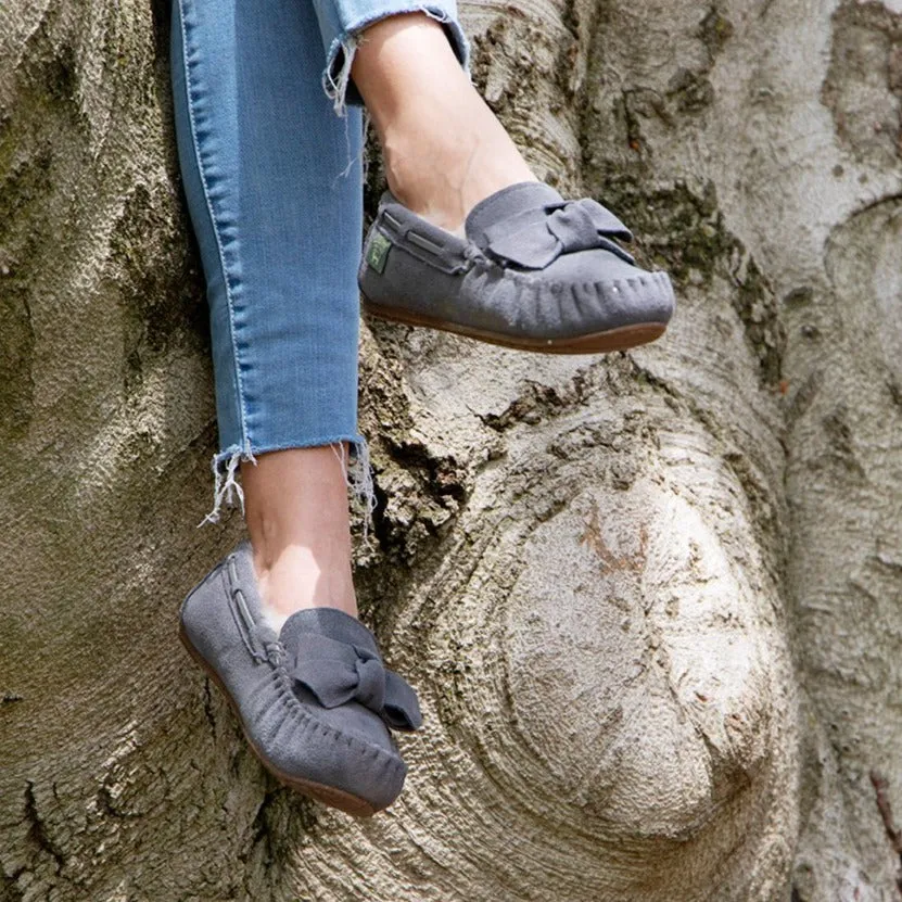 Women's Scarlet Sheepskin Moc